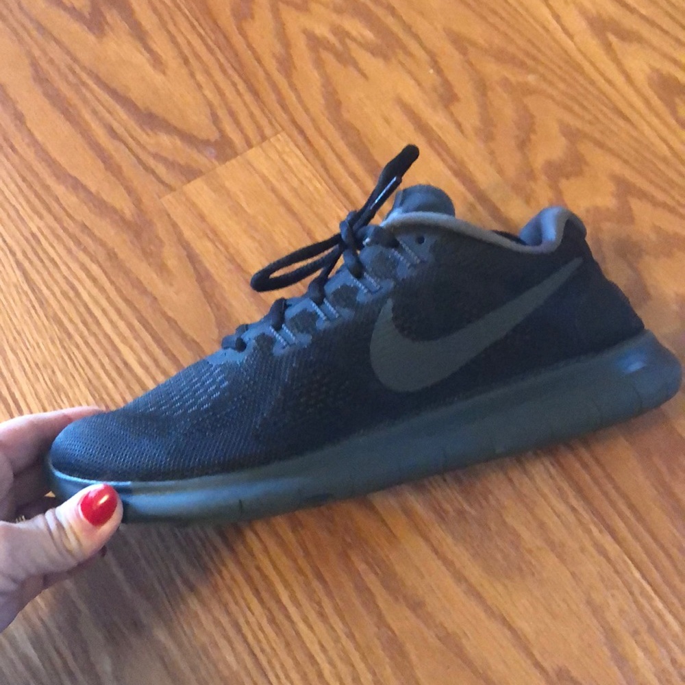 Nike free rn black size 8